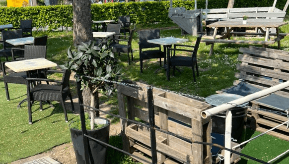 terrasse-exterieure-bar-a-cocktails-le-valkyries-sq-les-locomotives-Ath-belgique terrasse-exterieure-bar-a-cocktails-le-valkyries-sq-les-locomotives-Ath-belgique